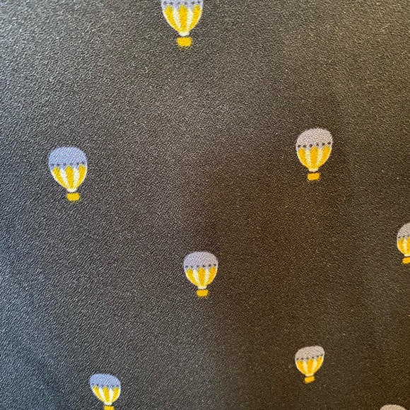 Cute short-sleeve blouse with hot-air balloon print! - Picture 2 of 5